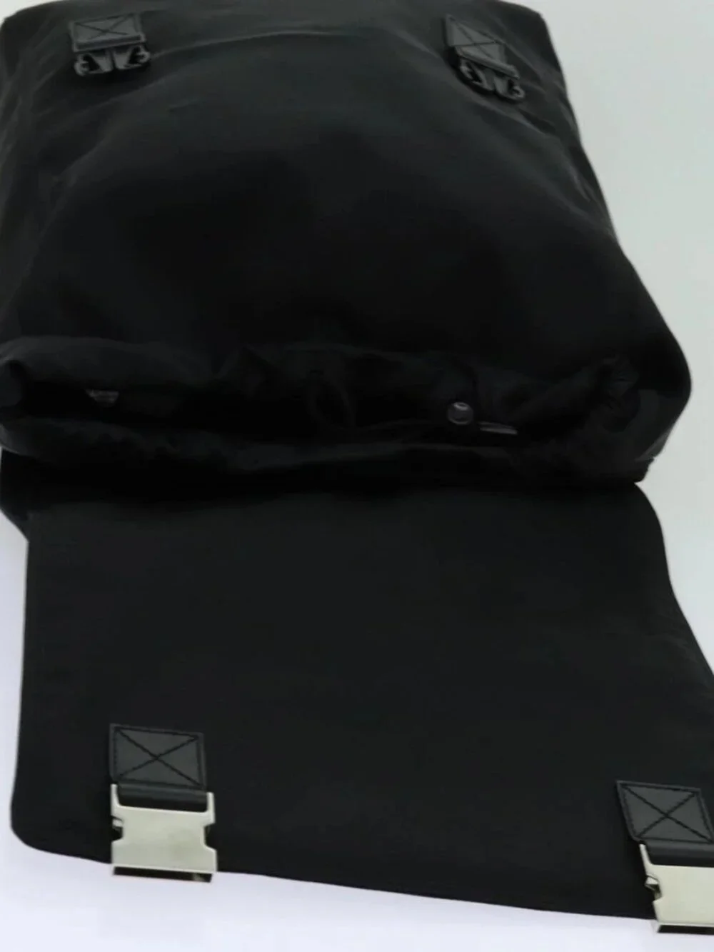 Gucci brand	gucci color	black